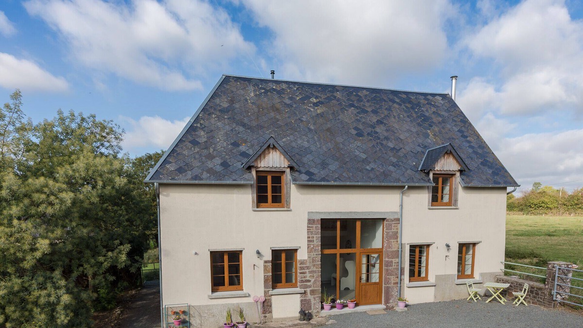 Lengronne House | Spacious, stylish and contemporary family-friendly gite in Gavray, Normandy
