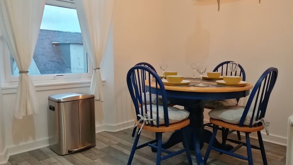 Largs Apartment | Spacious Stylish Centrally Located Flat near beach
