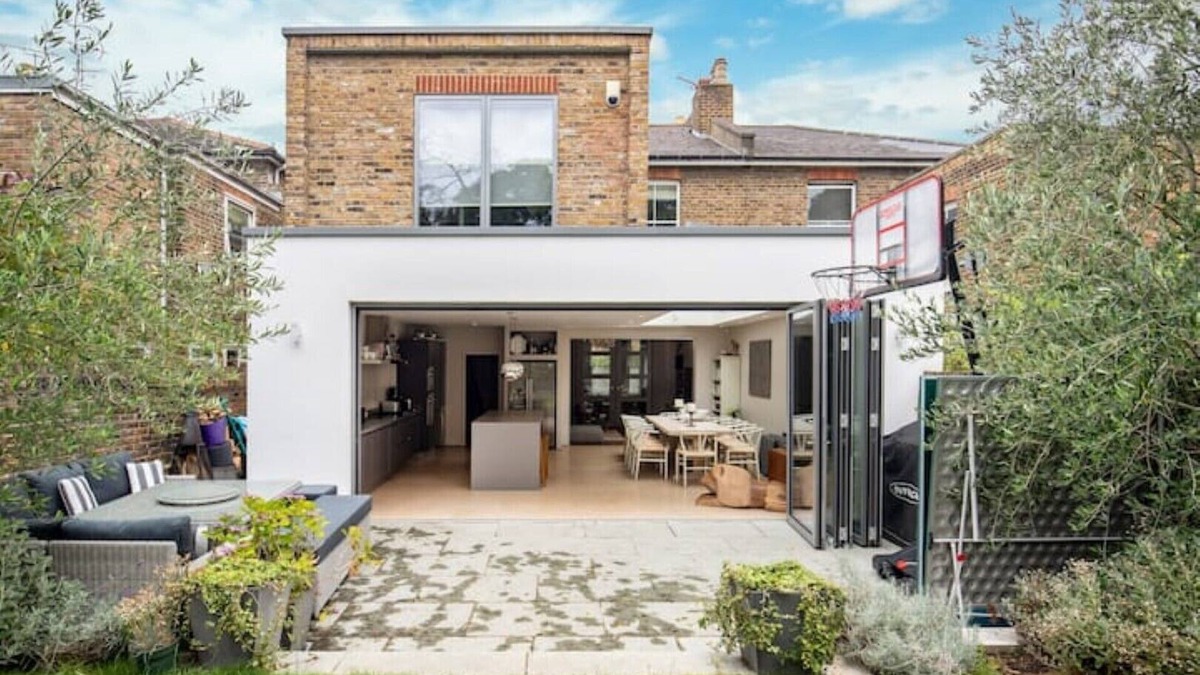 Ravenscourt Park House | Spacious & Stylish Family Home With Lovely Garden