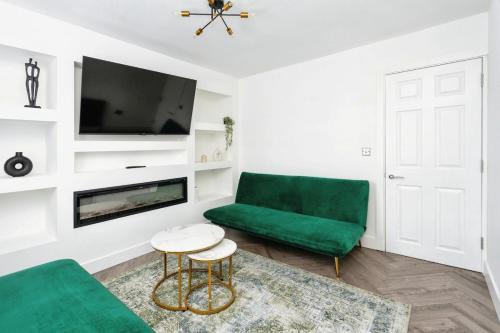 Five Oak Green House | Spacious Stylish House Sleeps 10 in Central Tonbridge