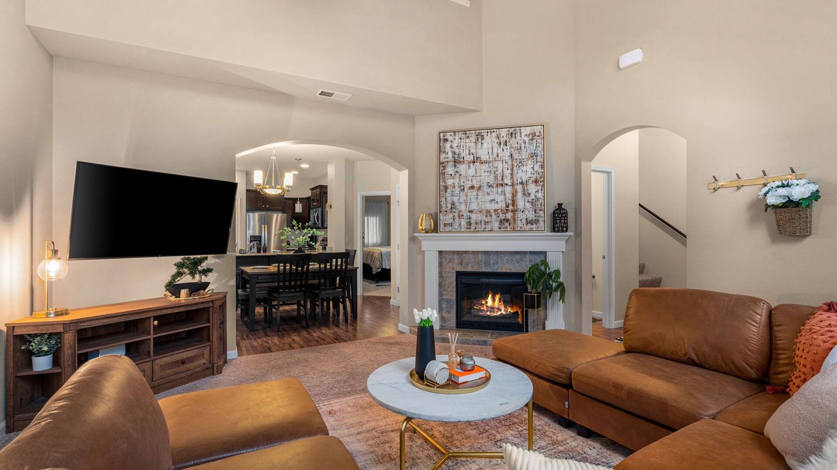 Tumwater House | Spacious + Stylish Tumwater Townhome + Walking distance to food + parks