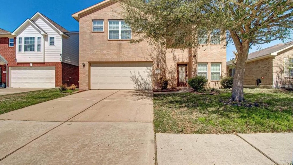 Houston House | Spacious & Stylish, Two-Story Home Near Willowbrook Mall.