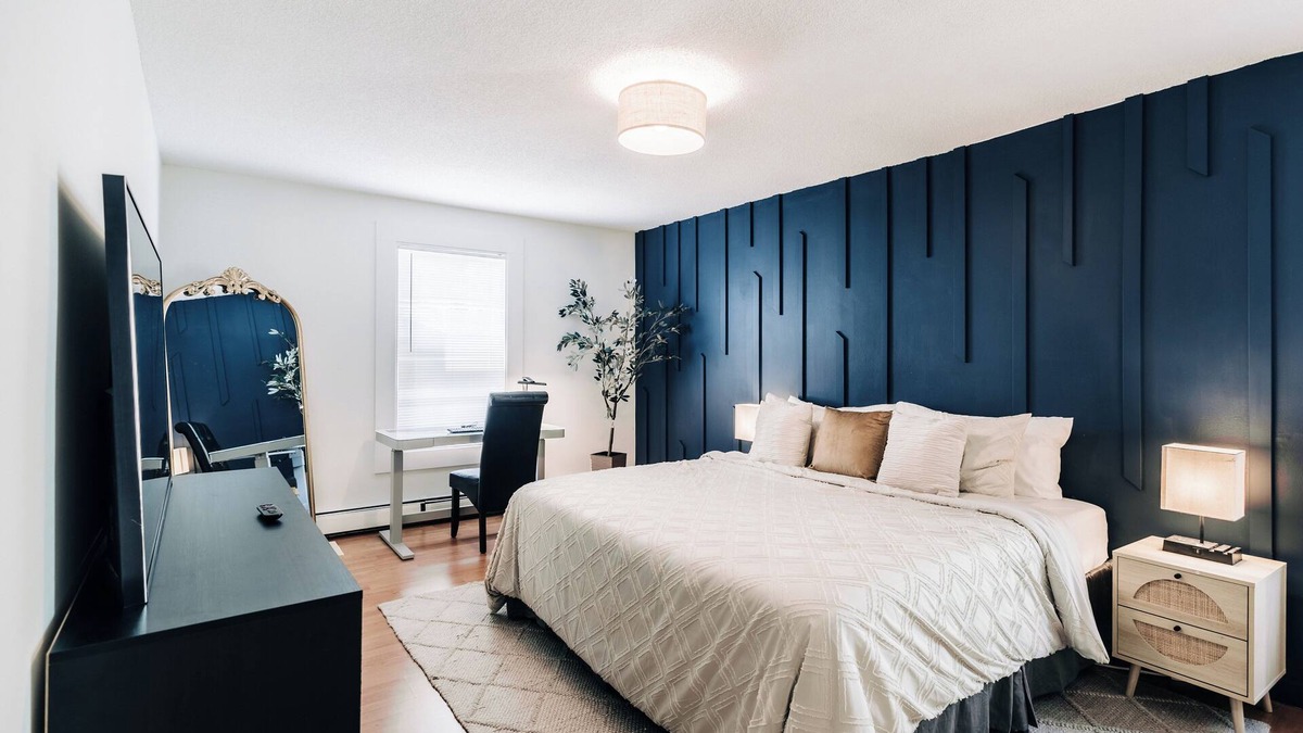 Summit - University House | Spacious & stylishly decorated in the heart of St Paul by Summit/Hamline
