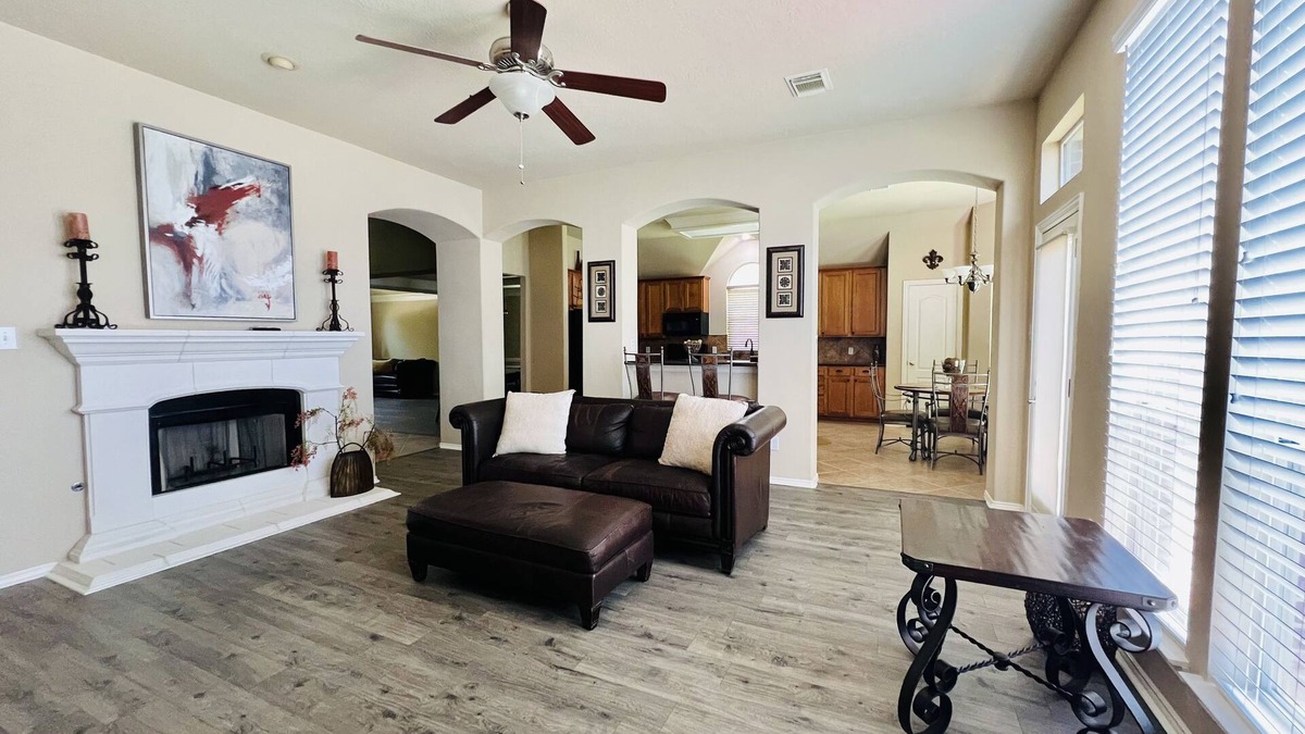 Spring House | Spacious Suburban Retreat in the Woodlands Area