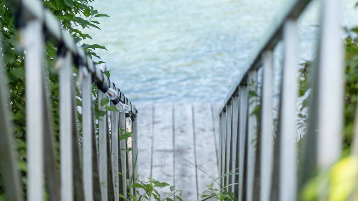 Lake Cowichan Hotel | Spacious Suite at Riverside Boutique Motel - Steel