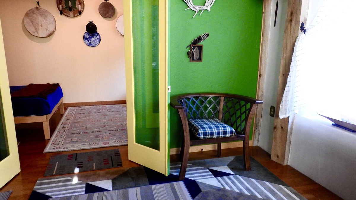 Baca Grande House | SPACIOUS SUITE by peaks & stupa; private entrance. Beautiful calm soulful