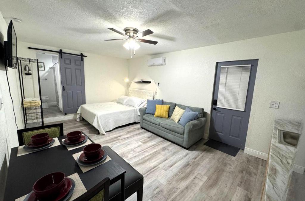 Old Seminole Heights House | Spacious Suite in Tampa