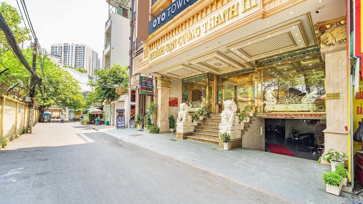 District 10 House | Spacious Suite Stay | Walk to Children Hospital 1