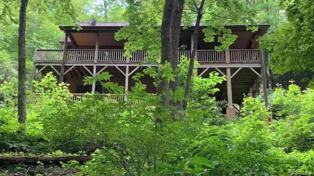 Blowing Rock Cabin | Spacious suite surrounded by nature with living room, fireplace, porch, fire pit