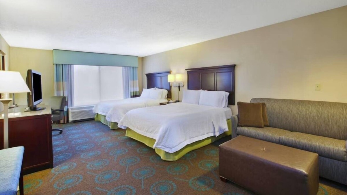 South Bend Hotel | Spacious Suite w/Free Breakfast & Access to Swimming Pool – Great for Families