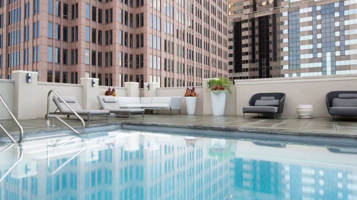 Logan Square House | Spacious Suite with Kitchen | City Views | Rooftop Pool | Pet-Friendly