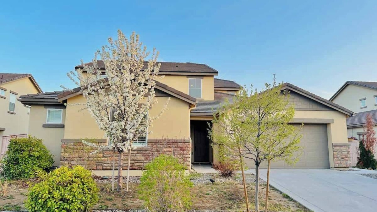 Reno House | Spacious Sun-Drenched Retreat/Sleeps 16
