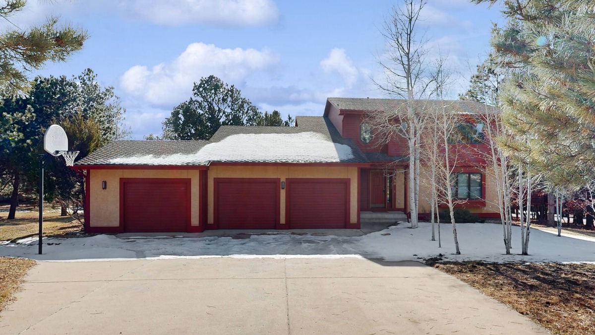Monument House | Spacious & sunlit mountain retreat with patio, fireplace & great nature views