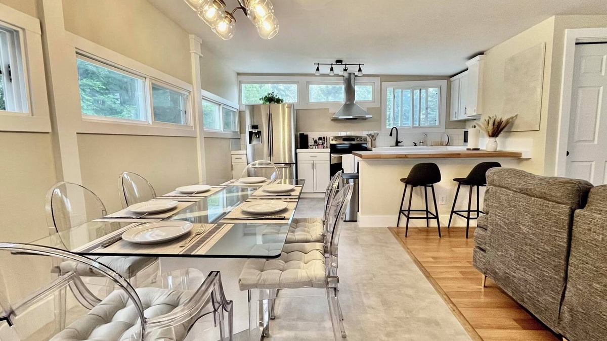 Seattle Metro Area Condo | Spacious + Sunny 2B1BR 5 mins from Seatac