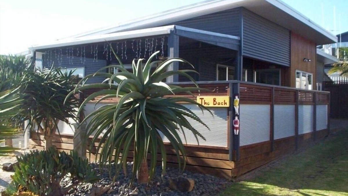 Whiritoa House | Spacious, sunny, modern bach.