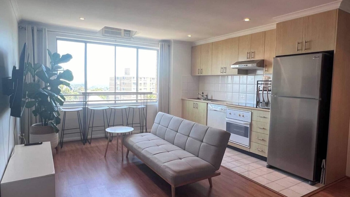 Crows Nest Apartment | Spacious Sunny Studio with City & Harbour Views - Crows Nest