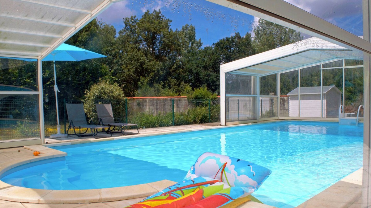 Chiche Apartment | Spacious sunny three bedroomed gite with covered heated pool and river.