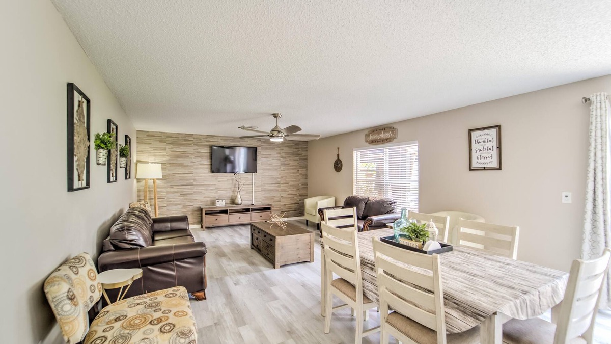 Spring Hill House | Spacious Sunshine Estate*Pool*Beaches*Near Springs