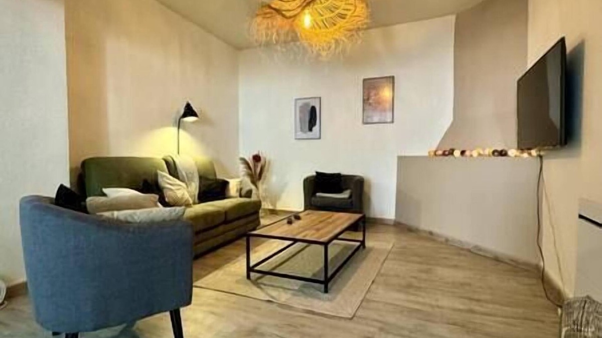 Sauzet Apartment | Spacious T3 in village center
