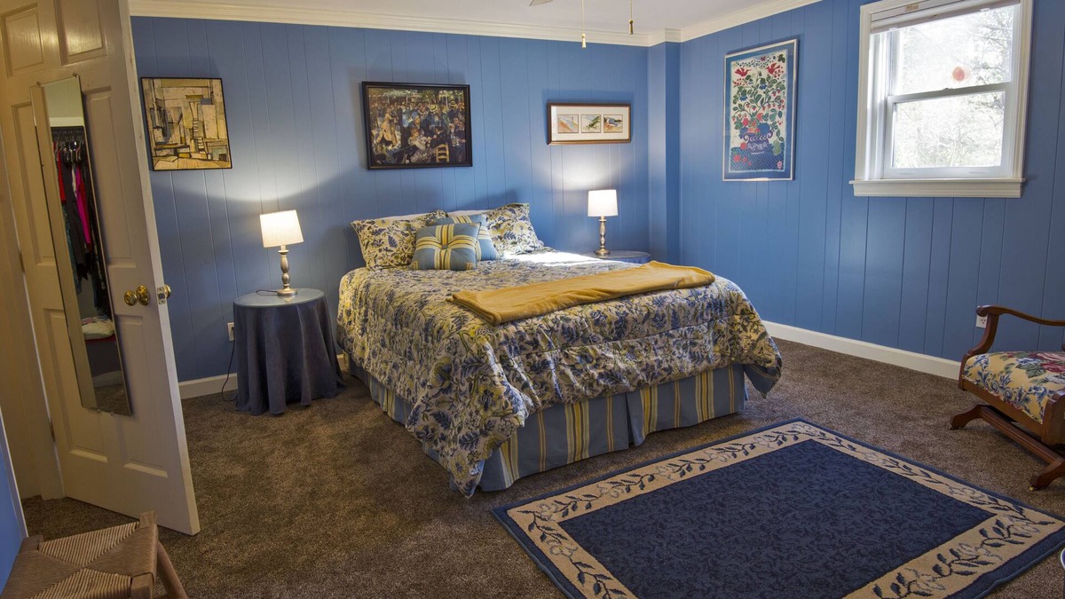 Lynchburg Apartment | Spacious terrace apartment in family home with private entrance and parking.