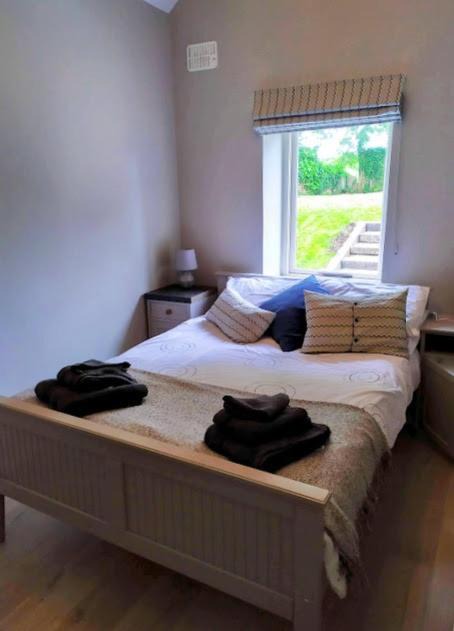 Clogherhead House | Spacious Thatched cottage with modern facilities in seaside village