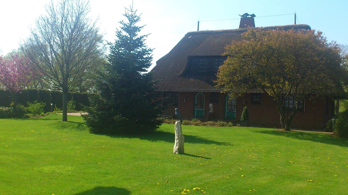 Grellsbull House | spacious thatched cottage with many extras