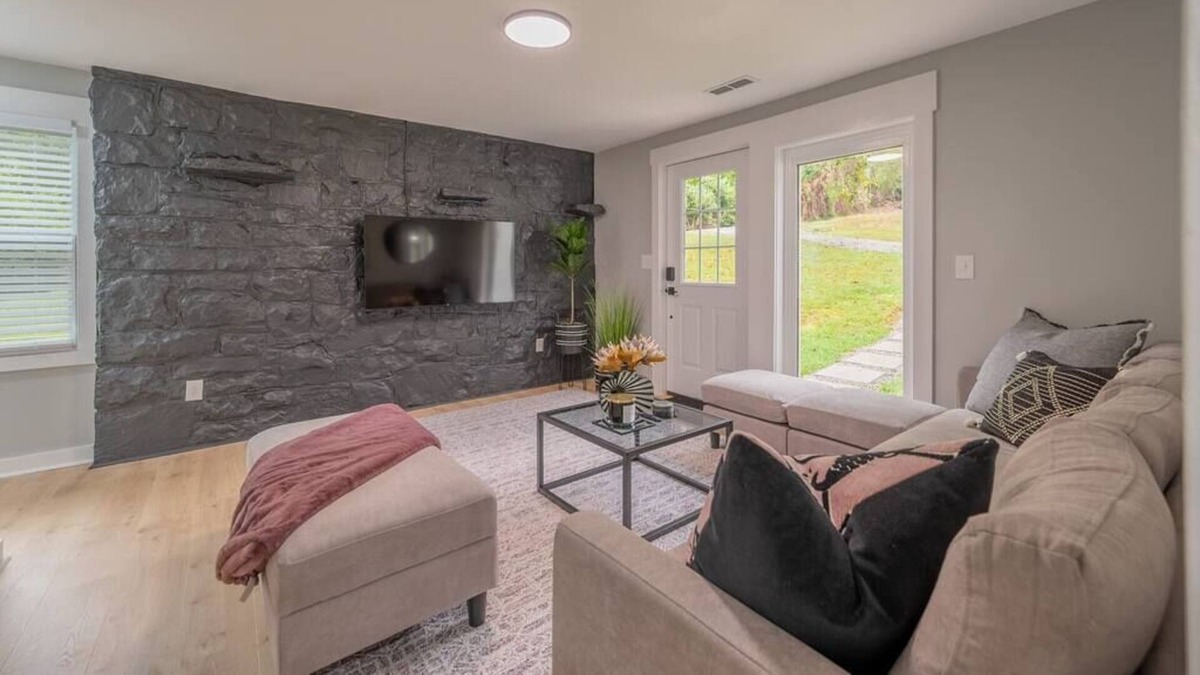 Blacksburg Villa | Spacious Three Bedroom Suite - Peaceful Setting