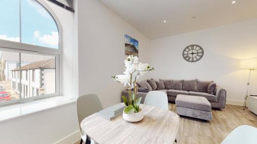 Abertillery Apartment | Spacious three bedroom apartment with Valley views