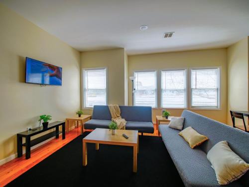 Hackensack River Waterfront Apartment | Spacious three-bedroom apt near New York City - Contemporary design
