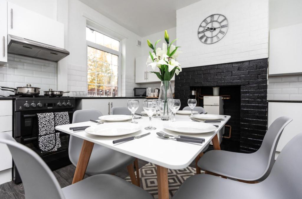 Hemsworth House | Spacious three bedroom property!