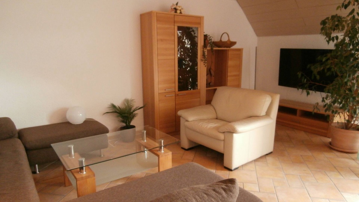 Maichingen Apartment | Spacious Three-Room Maisonette Apartment 100 sqm