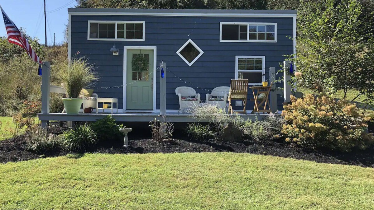 Stockdale Cottage | Spacious tiny home filled with natural light - the perfect retreat