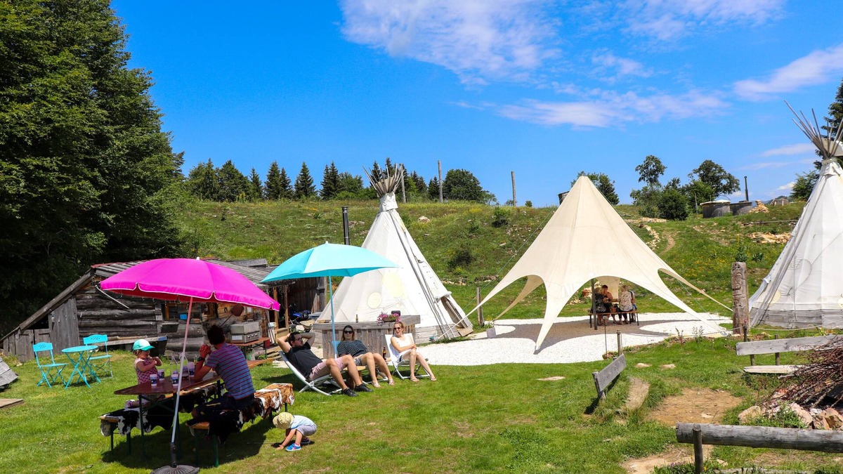 Montcel RV Rental | Spacious tipi 7 beds