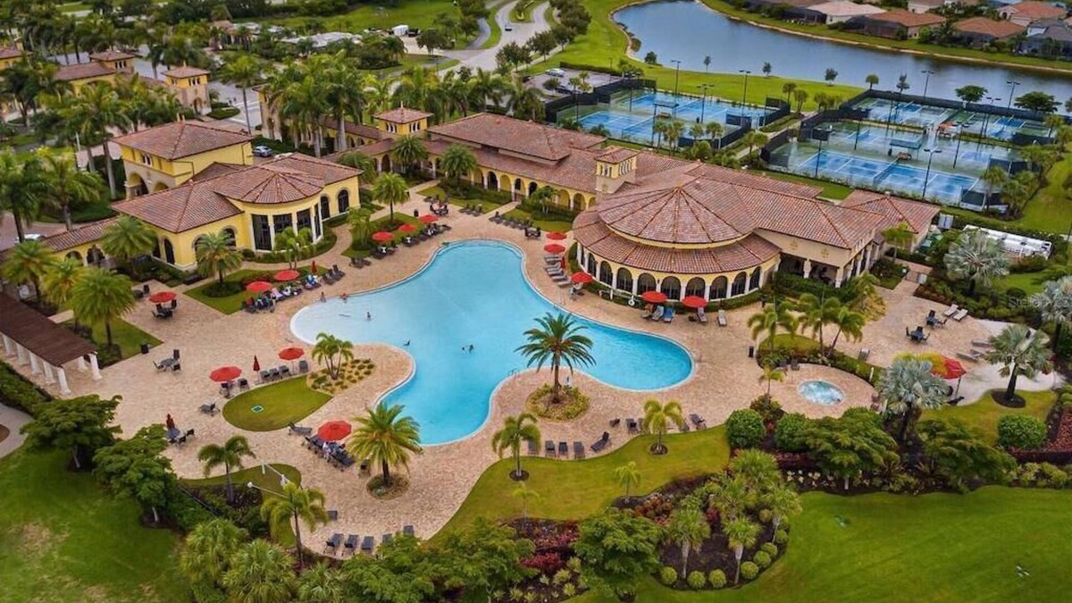 Gran Paradiso House | Spacious Townhome in Resort Style Community