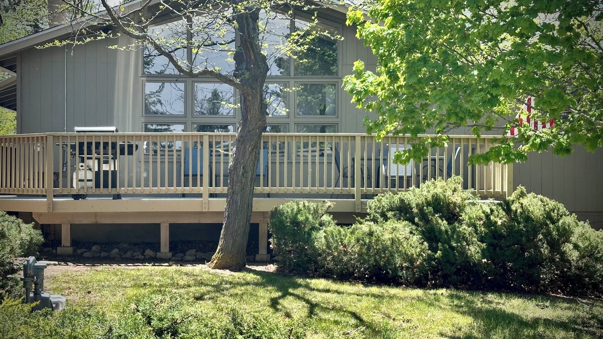 Flagstaff House | Spacious townhome w/AC and large wrap around deck in Continental Country Club!