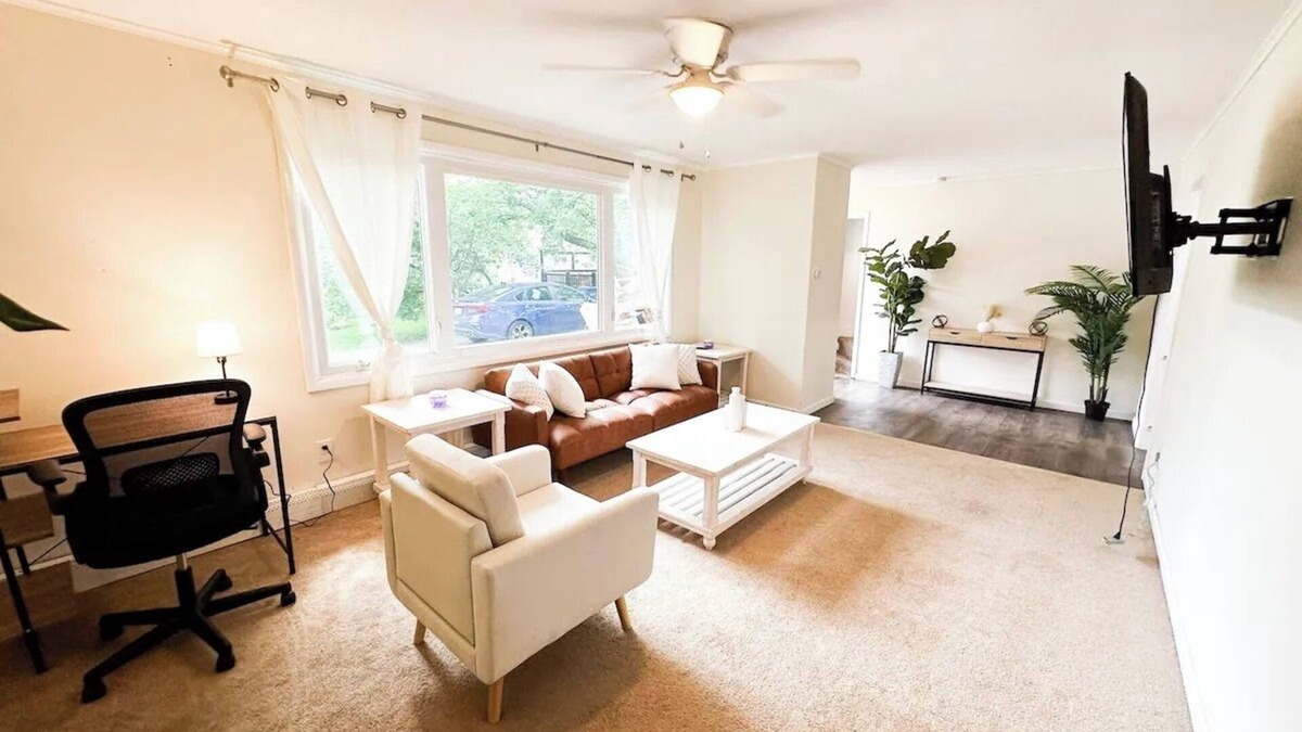 Albany House | Spacious Townhouse in 809 Park
