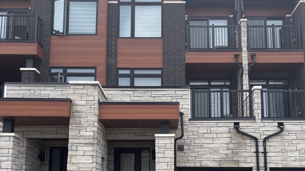 Brampton House | Spacious Townhouse in Brampton 2 minutes from restaurants and amenities