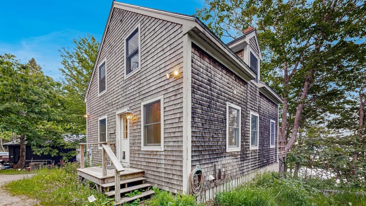 Round Pond Cottage | Spacious & tranquil waterfront hideaway on Muscongus Sound