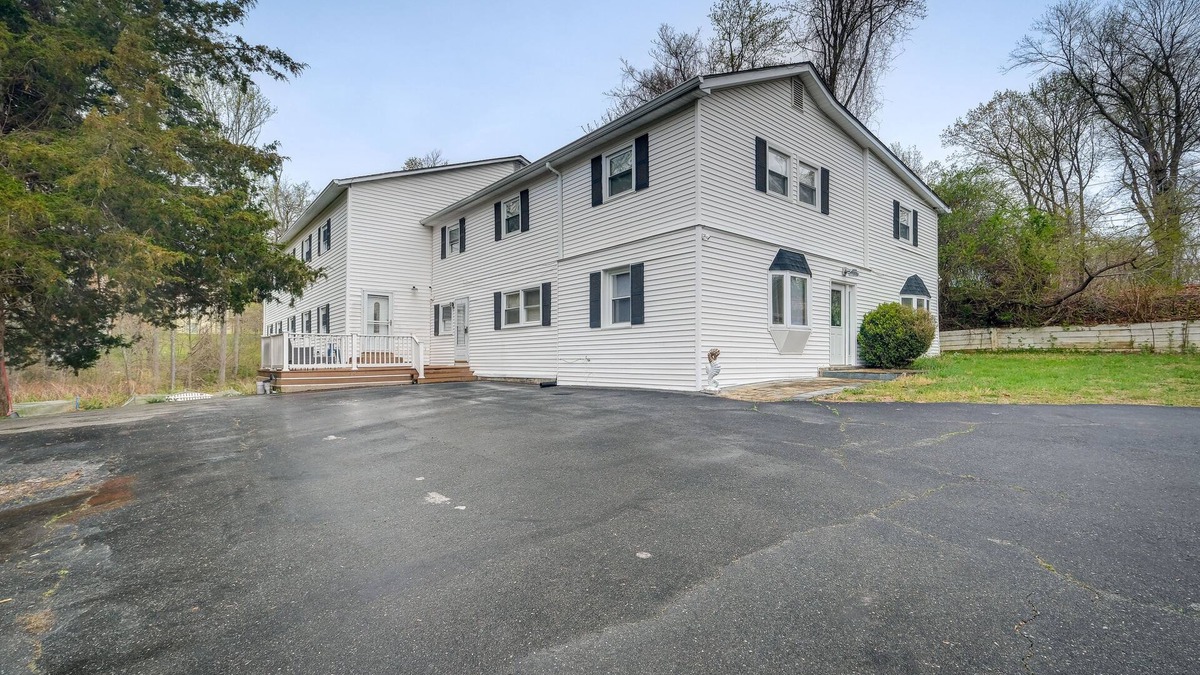 Triangle House | Spacious Triangle Townhome - Near Hiking & Golf!
