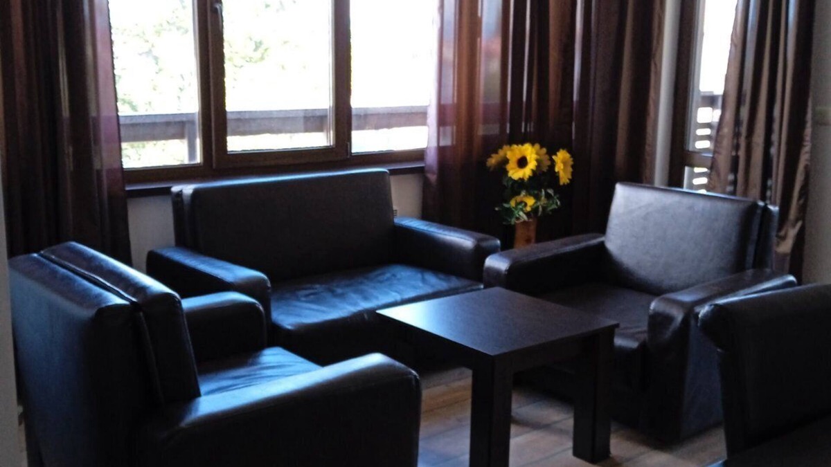 Old Town Apartment | SPACIOUS TWO BEDROOM APARTMENT WITH MOUNTAIN VIEW