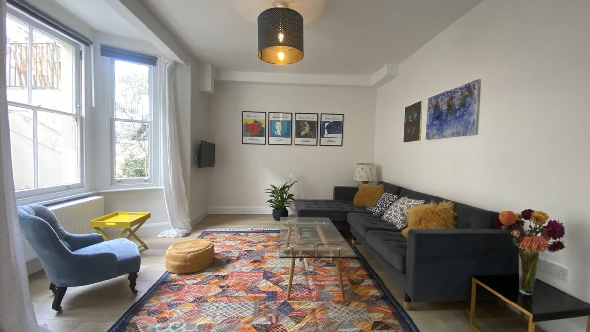 Harrow Road Apartment | Spacious Two Bedroom flat in Maida Vale