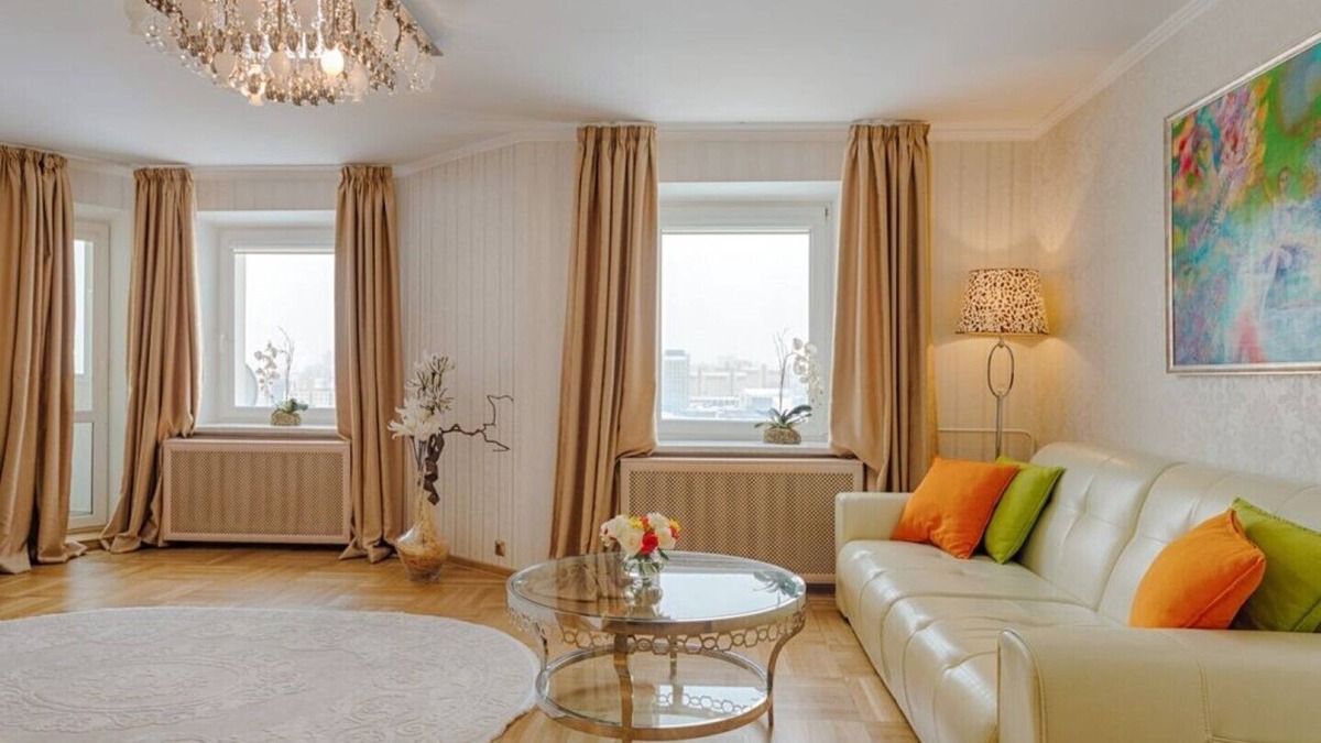 Veragi House | Spacious two-level four bedroom apartment overlooking the river