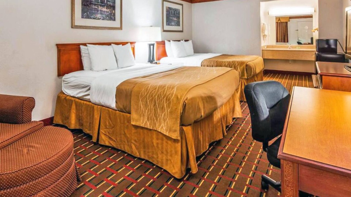 Decatur Hotel | Spacious Two Queen Non-Smoking Quarters, Scottish Inns - Near Decatur Square