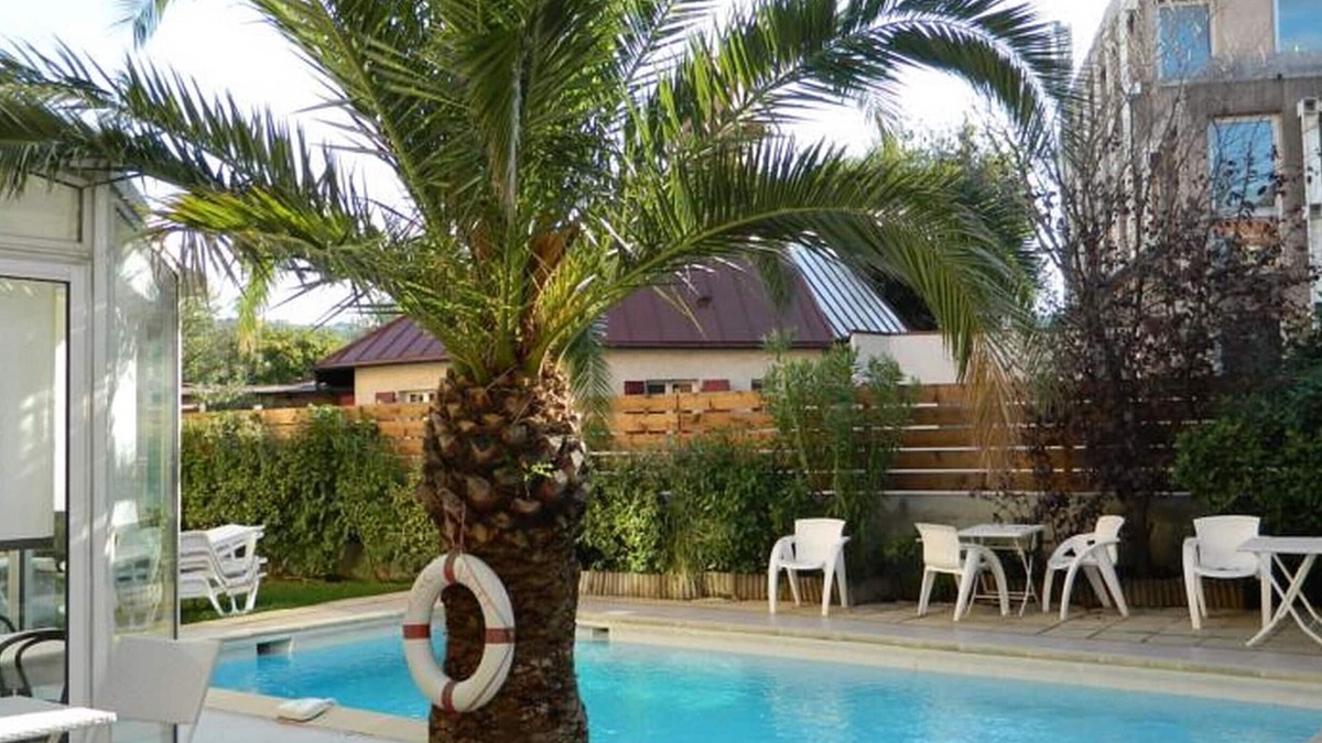 Sud Hotel | Spacious Unit Close to Cezanne's Studio & Fondation Vasarely, Aix-en-Provence