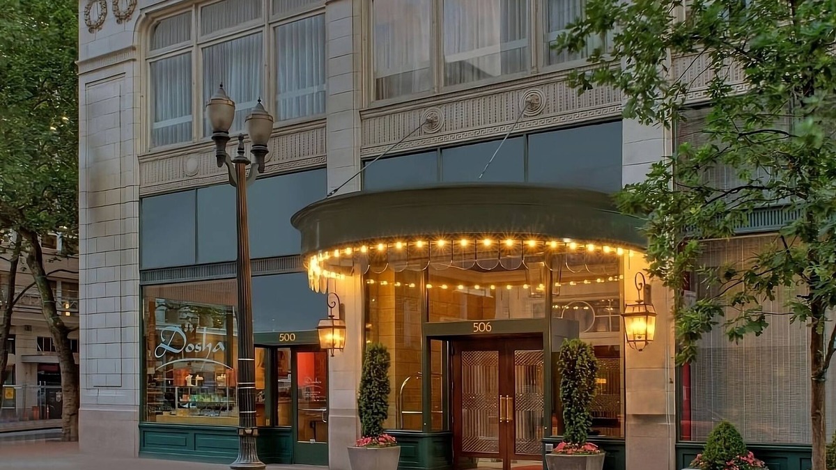 Downtown Portland Hotel | Spacious Unit, Pets Are Welcome! Near Pioneer Courthouse Square!