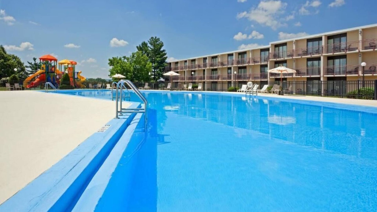 Harrisburg - Hershey House | Spacious Unit w/Pool Access, Parking & Airport Shuttle - Pets are Allowed