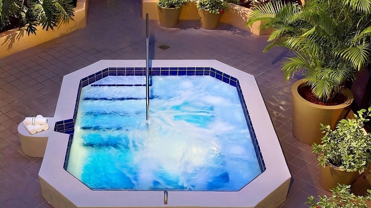 Florida Central Atlantic Coast Hotel | Spacious Unit with Full Kitchen, Outdoor Pool, Pets Allowed!
