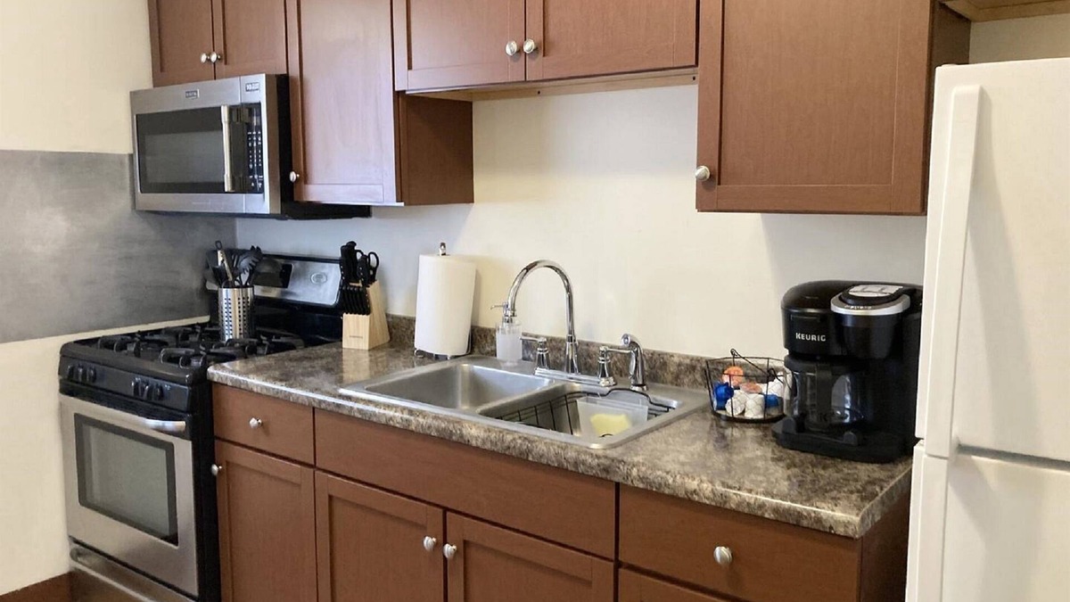 Normal Apartment | Spacious Updated 1 Bedroom Apartment