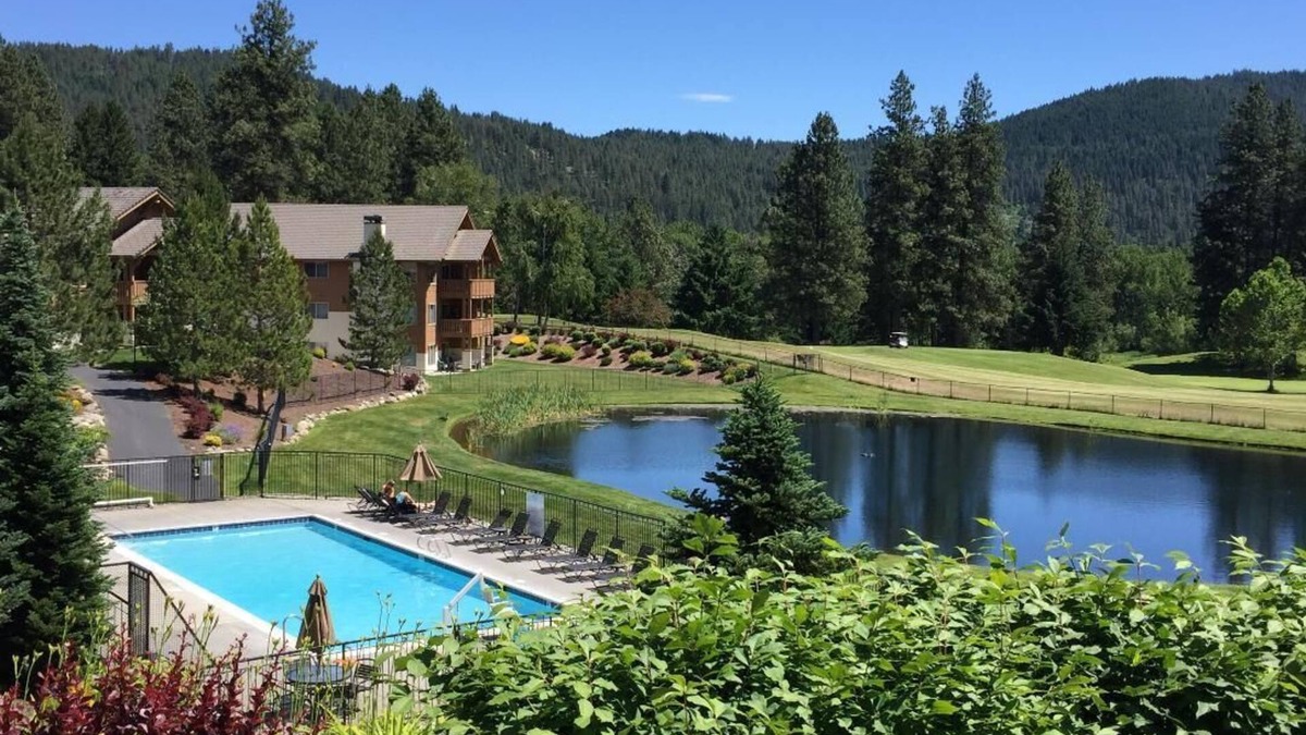 Downtown Leavenworth Condo | Spacious Updated Condo 10 Min. Walk to Town; Views, Seasonal Pool,Yr Rd Hot Tub