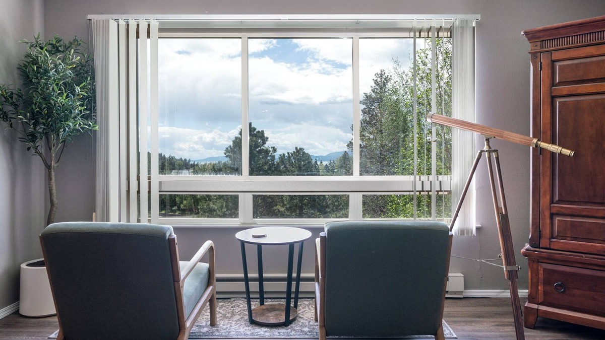 Bigfork Condo | Spacious, updated condo w/private balcony, A/C & lots of light - Marina Cay Retreat Flathead Lake